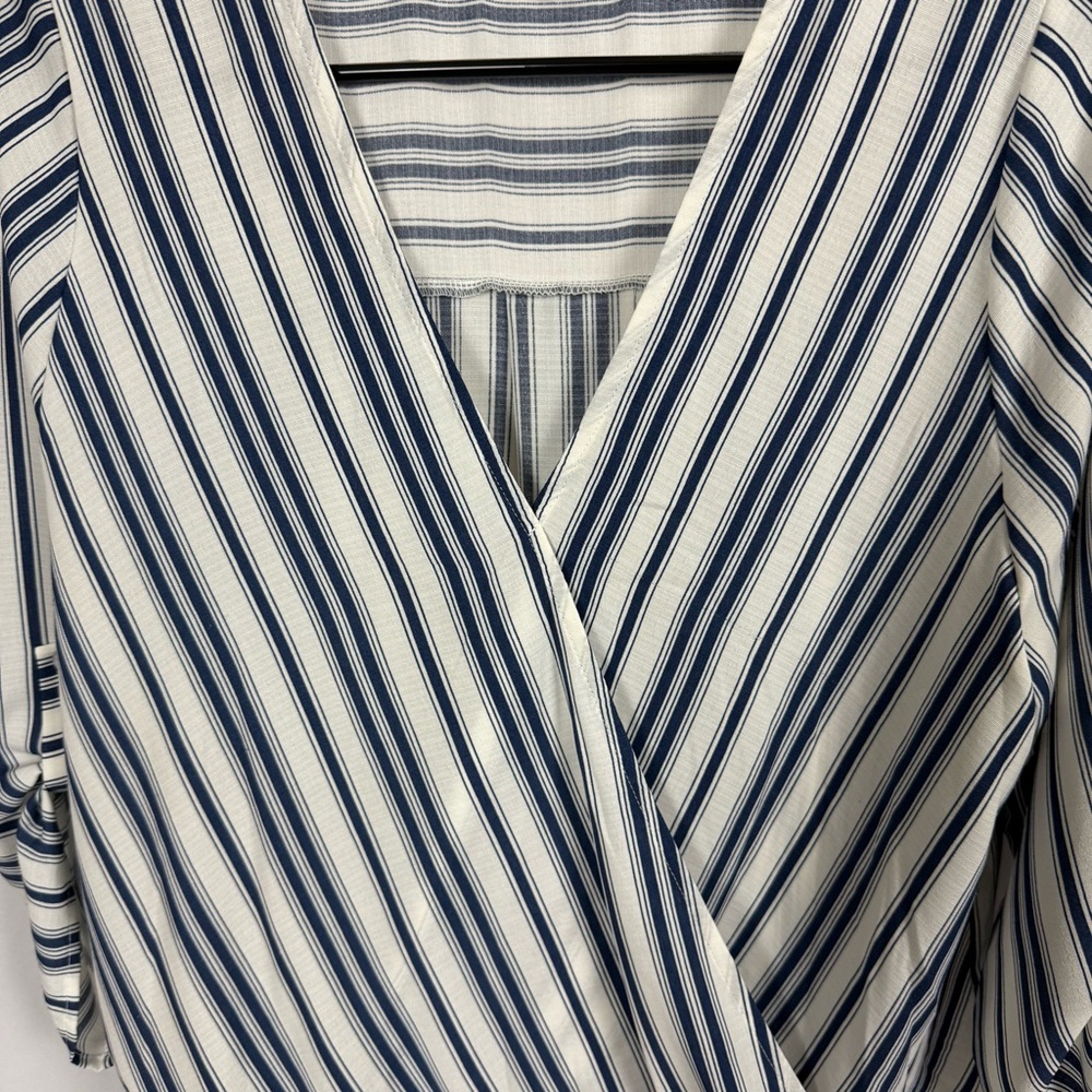 West Kei 
Medium 
Blue and White Stripes